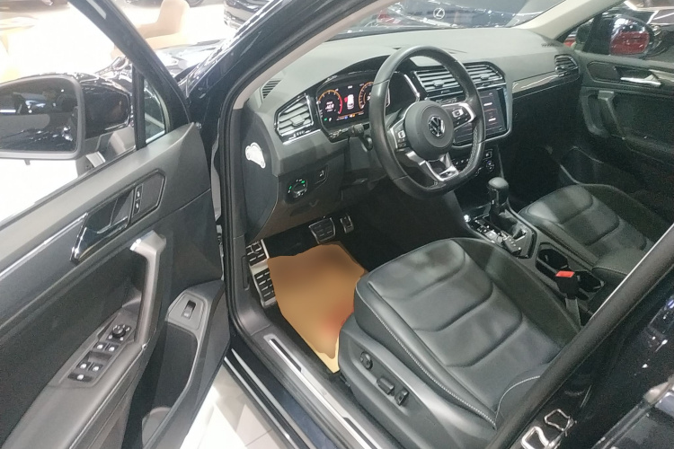 大众 途观L 2021款 330TSI 自动两驱R-Line越享版中控内饰7003