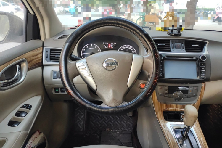 日产 轩逸 2014款 1.6XV CVT尊享版中控内饰13