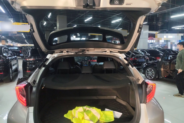 丰田C-HR 2020款 2.0L 豪华版局部细节23