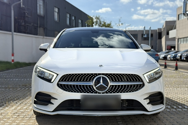 奔驰A级 2022款 改款三 A 200 L 运动轿车时尚型车身外观6004