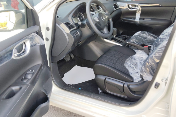 日产 轩逸 2024款 改款三 经典 1.6XE CVT舒适版中控内饰20