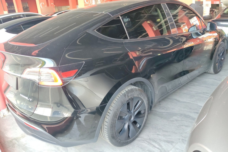 特斯拉 Model Y 2023款 长续航全轮驱动版车身外观7