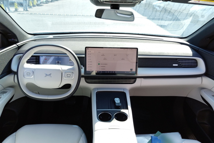 小鹏G6 2023款 580 长续航 Pro中控内饰12