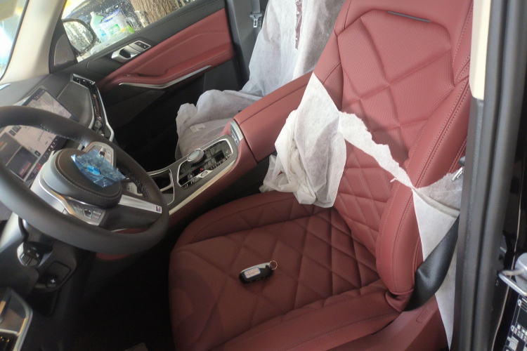 宝马X5 2025款 xDrive 30Li 尊享型M运动曜夜套装中控内饰19