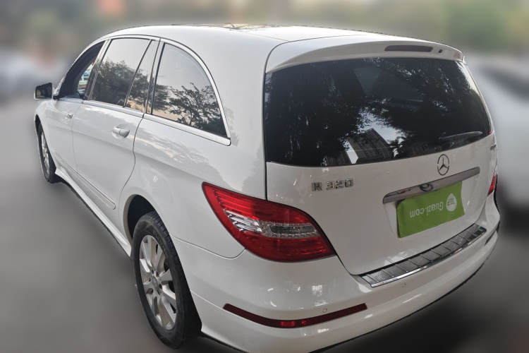 奔驰R级 2014款 R 320 4MATIC 商务型车身外观5