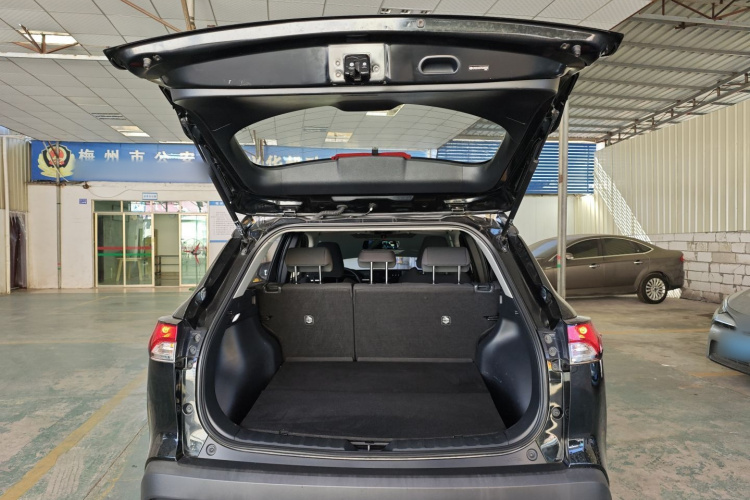 丰田 锋兰达 2023款 2.0L CVT精英版局部细节23