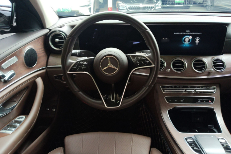 奔驰E级新能源 2022款 改款 E 350 e L 插电式混合动力运动轿车局部细节13