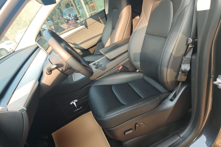 特斯拉 Model Y 2024款 后轮驱动版中控内饰19