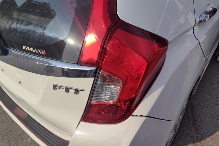 本田 飞度 2014款 1.5L LX CVT舒适型车身外观9