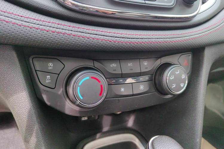 雪佛兰 科鲁泽 2019款 RS 330T 自动畅快版 国VI中控内饰7003