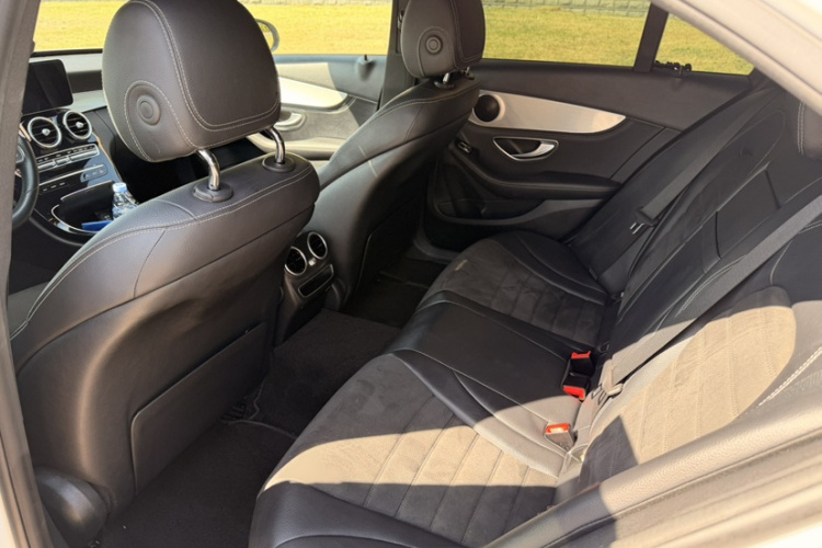 奔驰C级 2019款 C 260 运动版中控内饰7002