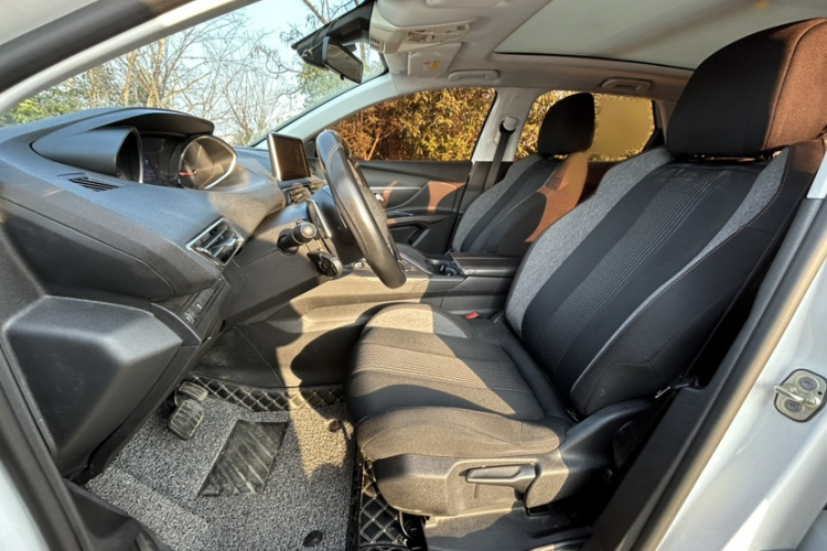 标致4008 2018款 350THP 舒适版中控内饰7005