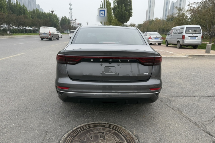 吉利汽车 帝豪 2023款 第4代冠军版 1.5L CVT尊贵型车身外观6004