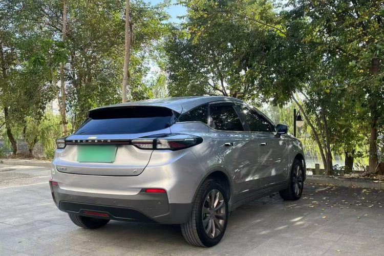 吉利几何C 2022款 蓝莓C400车身外观6006