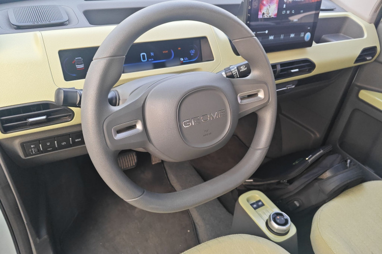 吉利银河 2024款 改款 熊猫mini 200km 龙腾版中控内饰13