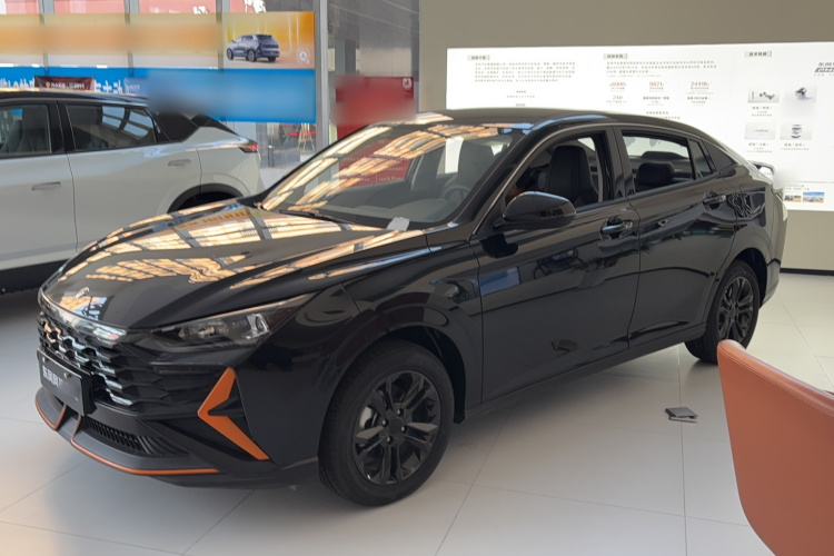 东风风神 奕炫 2024款 1.5L 自动劲速版车身外观6005