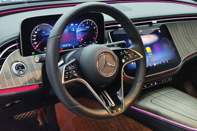 奔驰E级 2024款 E 300 L 时尚型中控内饰7002