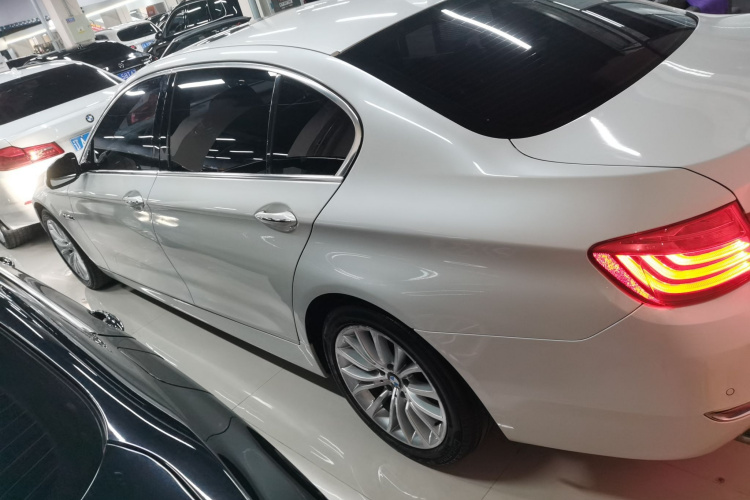 宝马5系 2014款 525Li 豪华设计套装车身外观4