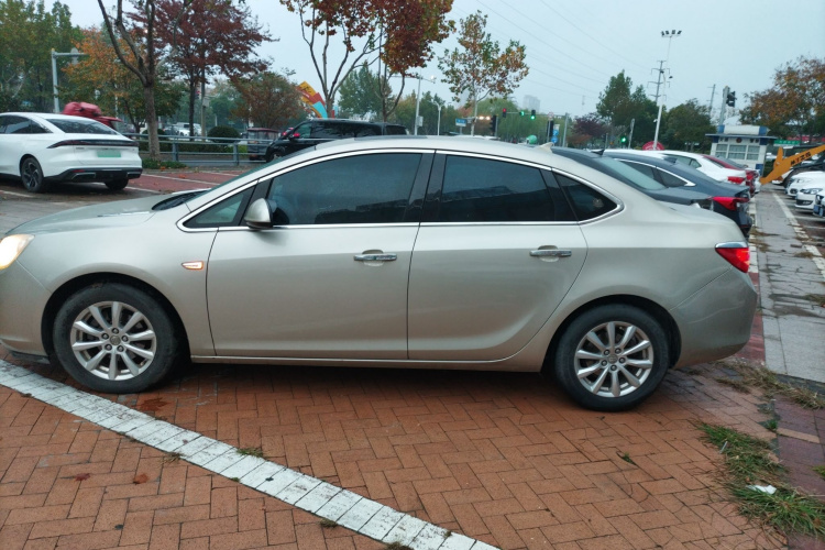 别克 英朗 2013款 GT 1.6L 自动时尚版车身外观4