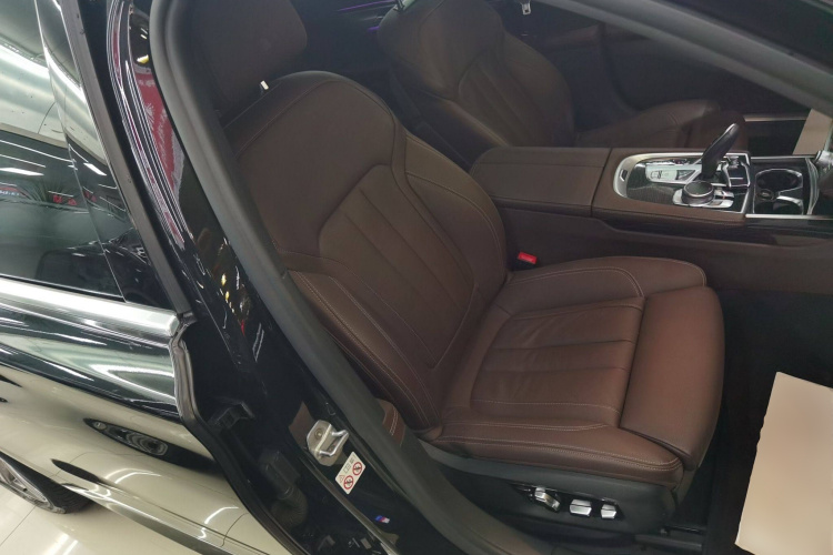 宝马7系 2018款 730Li 领先型 M运动套装局部细节41