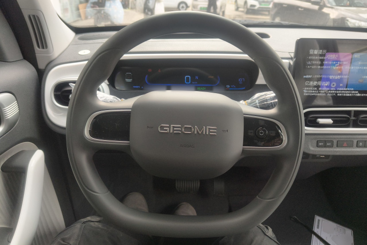 吉利银河 熊猫 2025款 210km 元气熊中控内饰13