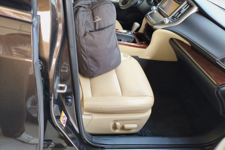 丰田 皇冠 2015款 2.0T 时尚版局部细节41