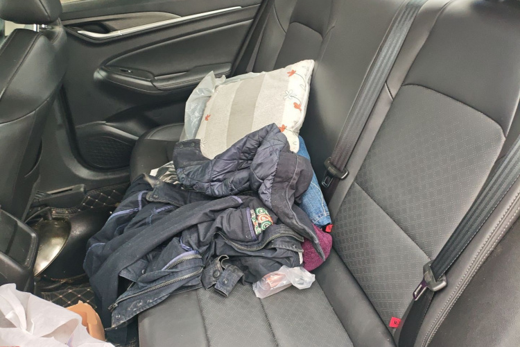 长安 逸动 2022款 PLUS 1.6L GDI 手动精英型中控内饰21