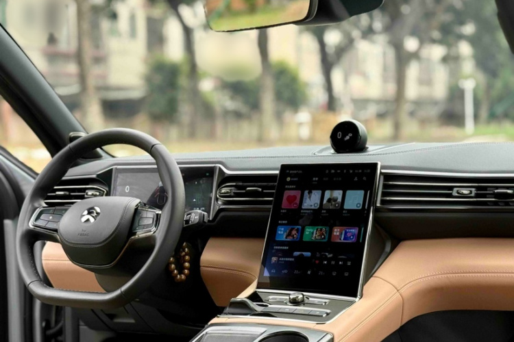 蔚来ES8 2020款 415KM 七座版中控内饰7008