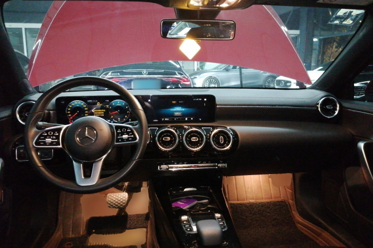 奔驰A级 2021款 A 200 L 运动轿车动感型中控内饰12