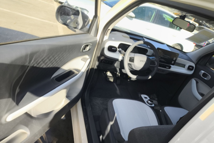 吉利银河 熊猫 2025款 210km 元气熊中控内饰7003