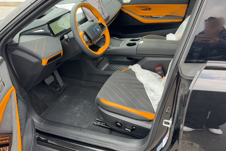 深蓝汽车 深蓝SL03 2025款 增程运动型中控内饰7001