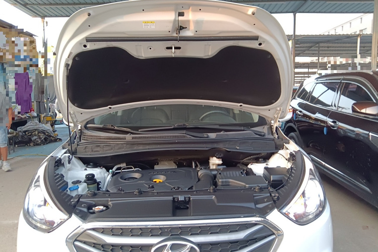 北京现代ix35 2015款 2.0L 自动两驱智能型 国IV机舱底盘24