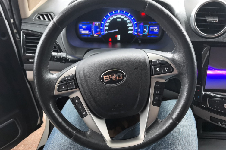 比亚迪S7 2017款 1.5T 手动尊贵型中控内饰13