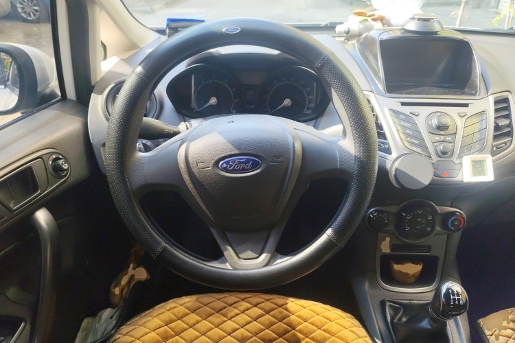 福特 嘉年华 2013款 两厢 1.5L 手动风尚型中控内饰13