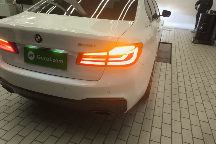 宝马5系(进口) 2019款 525i M运动套装车身外观9