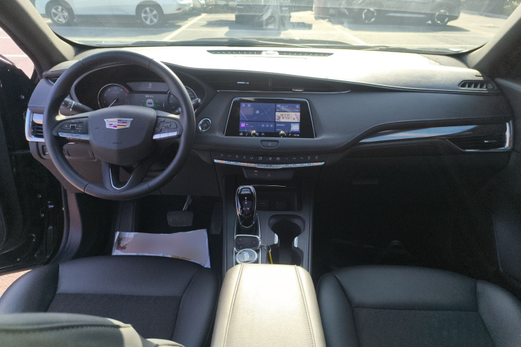 凯迪拉克XT4 2023款 28T 两驱风尚型中控内饰7002