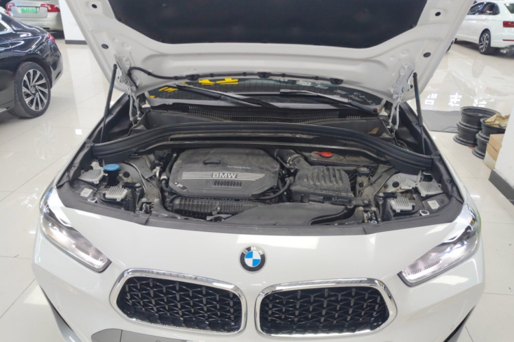 宝马X2 2023款 sDrive25i M越野套装机舱底盘24