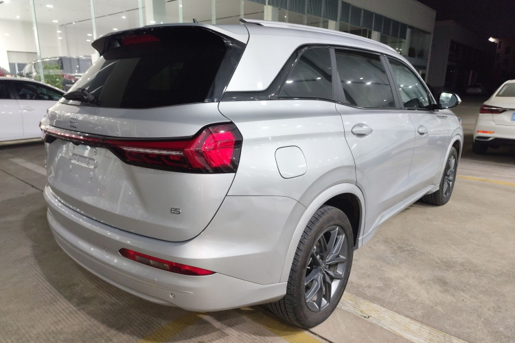 蓝电E5 2023款 1.5L DE-i 100KM畅享型 5座车身外观7