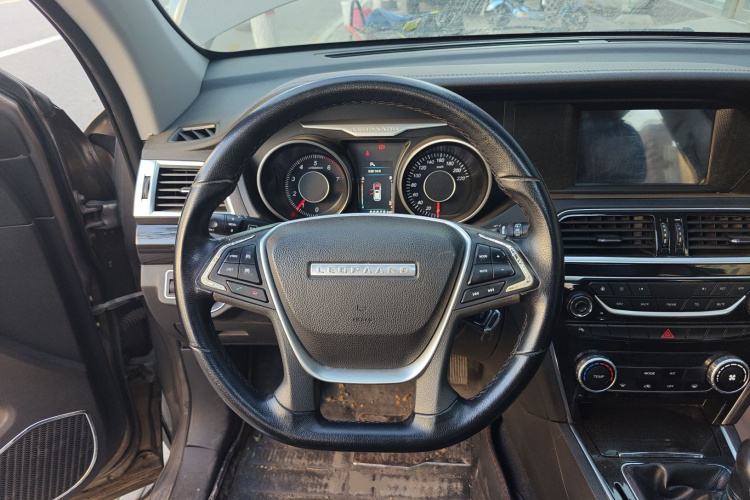 猎豹汽车 猎豹CS10 2015款 2.0T 手动卓越型中控内饰13