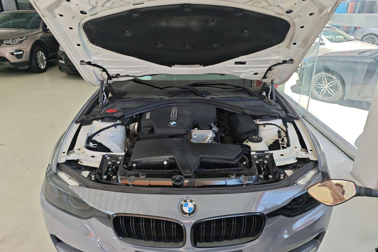 宝马3系 2016款 320Li 进取型机舱底盘24