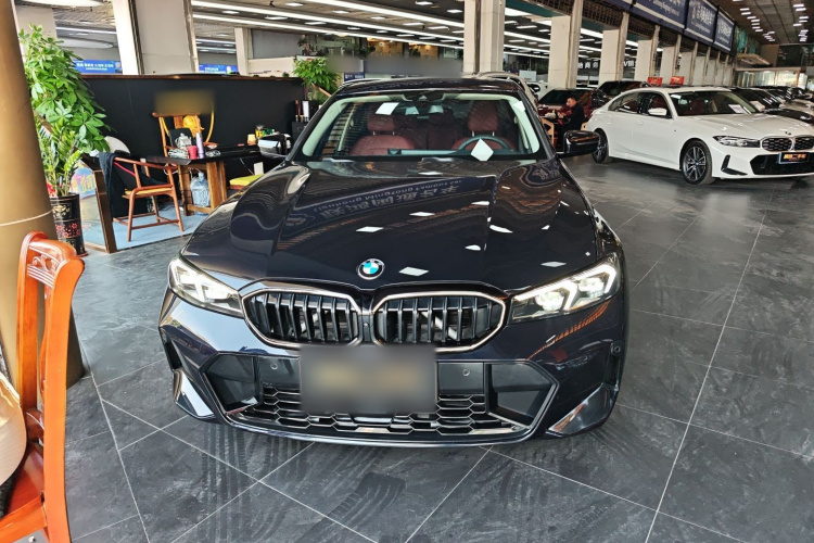 宝马3系 2025款 330Li M运动曜夜套装车身外观6001