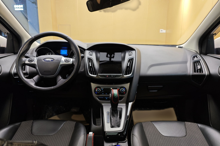 福特 福克斯 2015款 两厢 1.6L 自动风尚型中控内饰7008