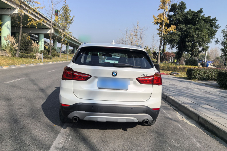 宝马X1 2018款 xDrive20Li 尊享型车身外观6008