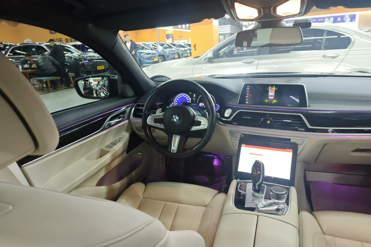 宝马7系 2018款 730Li 领先型 M运动套装局部细节13