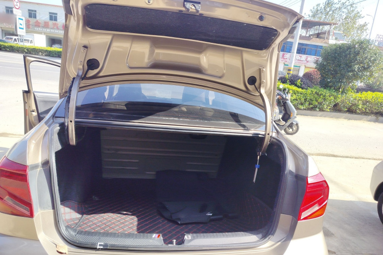 大众 捷达 2017款 1.5L 自动时尚型机舱底盘23