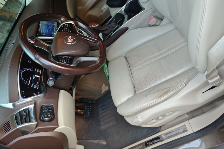 凯迪拉克SRX 2014款 3.0L 精英型中控内饰19