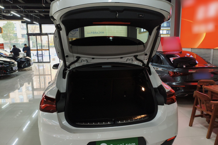 宝马X2 2023款 sDrive25i M运动曜夜版机舱底盘23