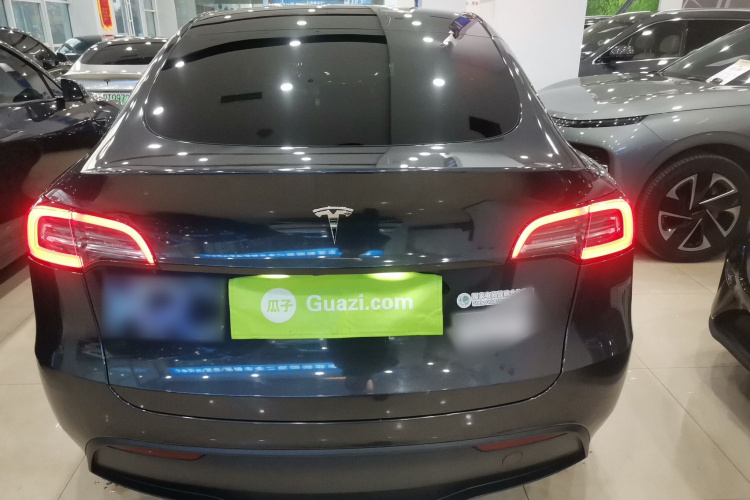 特斯拉 Model Y 2023款 长续航全轮驱动版车身外观6