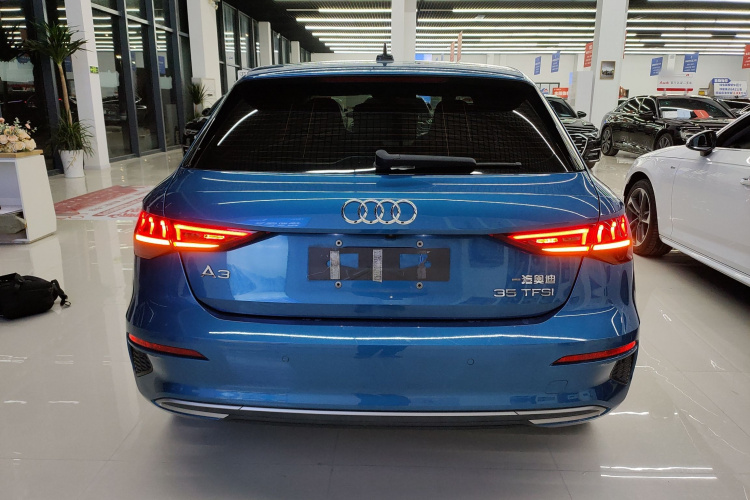 奥迪A3 2021款 Sportback 35 TFSI 时尚致雅型车身外观6