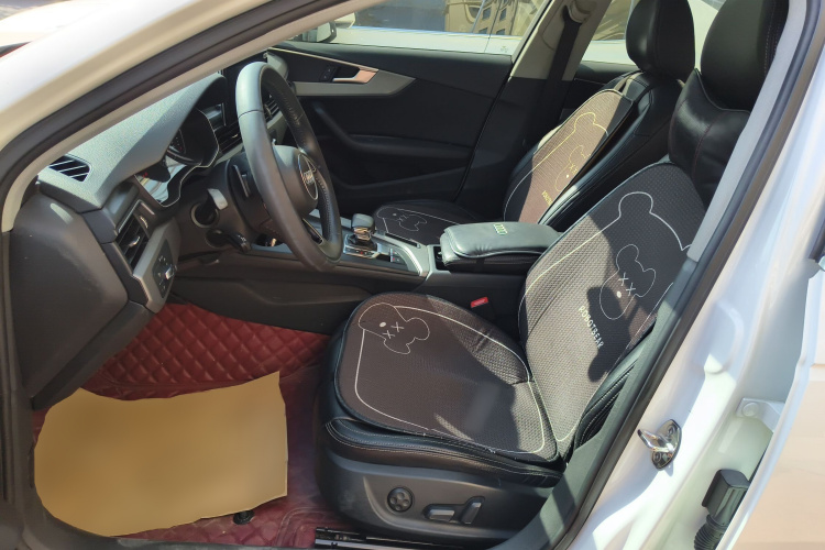 奥迪A4L 2019款 40 TFSI 进取型 国VI中控内饰19